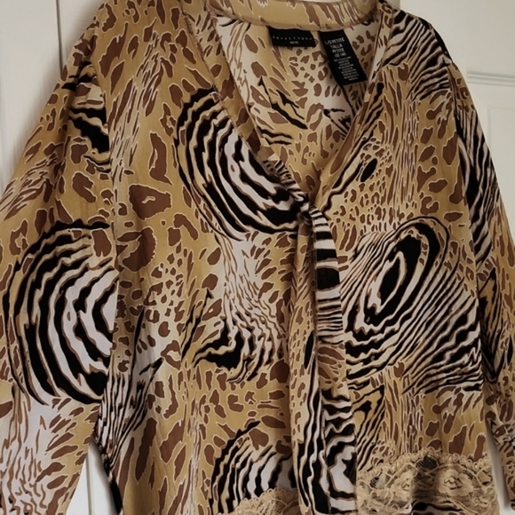 Apostrophe Tops - Petite Women's Large Top Apostrophe. Long Sleeve. Bell Sleeve. Blouse